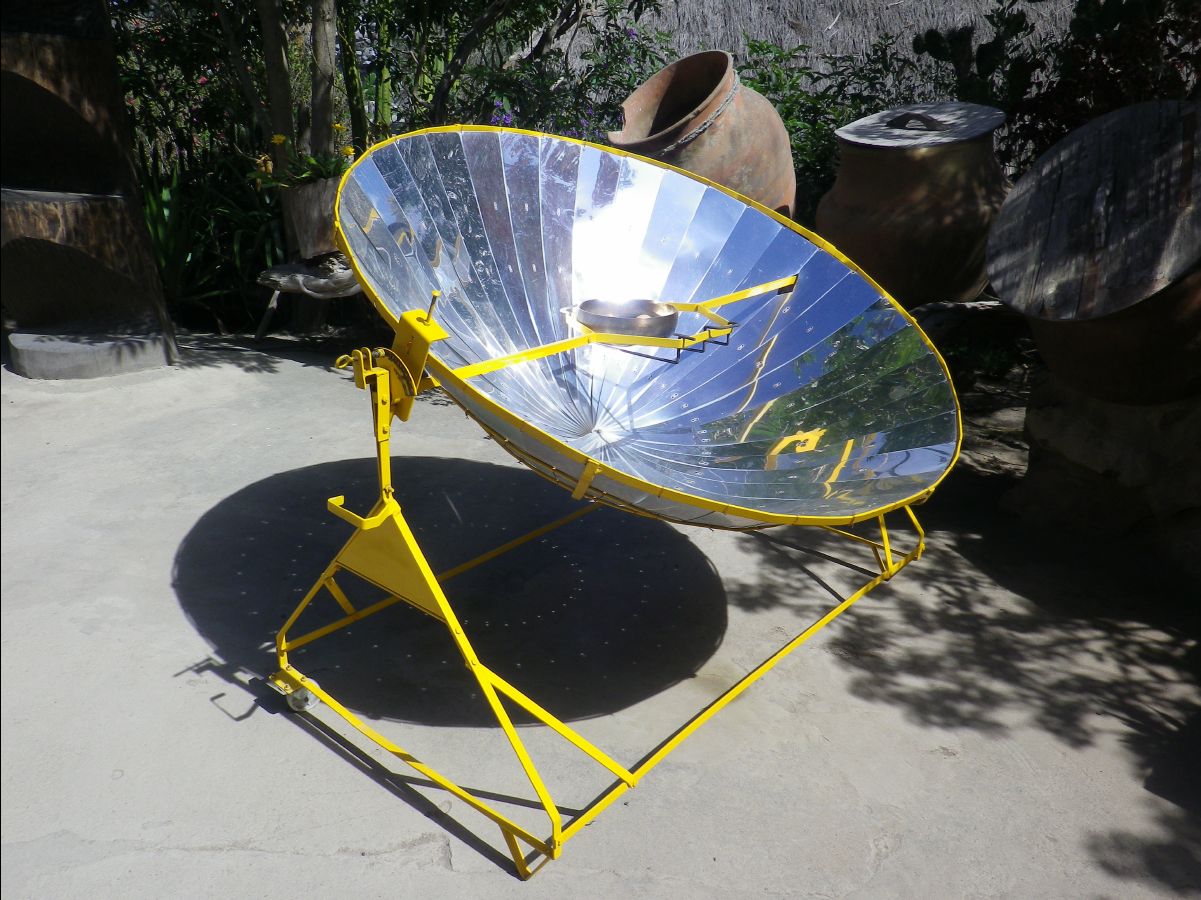 Solar Cooker at Equator Centre01
